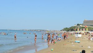 Side sahilleri turistlere kaldı