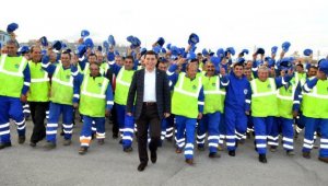 Tütüncü'den belediye işçilerine bayram ikramiyesi