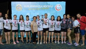 Uluslararası Plaj Hentbolu Turnuvası sona erdi
