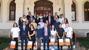 Vali Yazıcı, LGS şampiyonlarını ağırladı