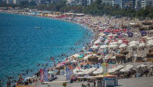 Antalya'da deniz, havadan sıcak