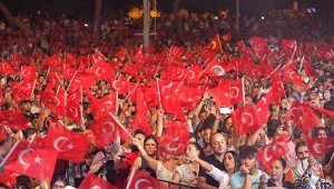 Büyük Zafer'in 100. yılı Tan Taşçı konseriyle kutlandı