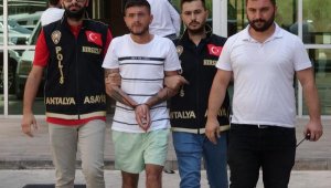 Çelik kasadaki 800 bin TL ile 3 milyon 200 bin TL'lik altını çalan 5 şüpheli yakalandı