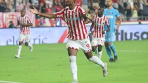 Haji Wright kaldığı yerden devam ediyor
