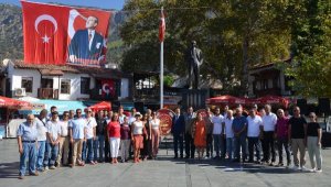 Kaş'ta Zafer Bayramı'nın 100. yılı kutlandı
