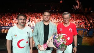 Kemer'de önce kortej, sonra Kubat konseri