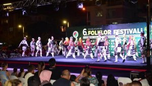 Kepez'in Uluslararası Folklor Festivali'ne yoğun ilgi