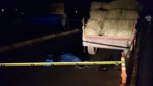 Traktör römorkuna çarpan motosikletli öldü