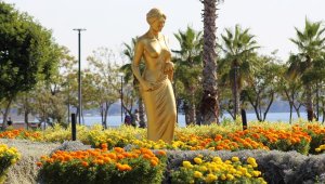 Altın Portakal'ın simgesi 'Venüs' heykelleri, Antalya caddelerinde