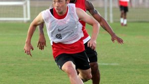 Antalyaspor 10 yeni transfer yaptı, 13 oyuncuyla yollar ayrıldı