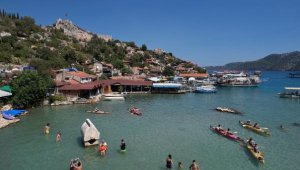 Antik mezar fotoğraf stüdyosu oldu