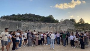 AÜ öğrencilerini Patara'da ağırladı