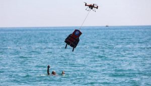 Boğulma tehlikesi geçirene 'cankurtaran dron' ile müdahale