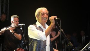 Edip Akbayram, Açık Hava'yı coşturdu