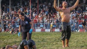 Elmalı'da altın kemer Ali Gürbüz'ün oldu