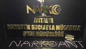 Faslı kuryenin midesinden 100 kapsül esrar çıktı
