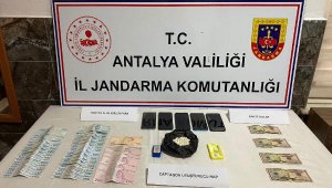 Jandarma uyuşturucu tacirlerine göz açtırmadı