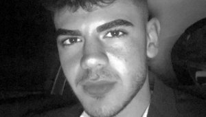 Motosikletiyle kaldırıma çarpan Ali hayatını kaybetti