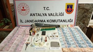 Motosikletle uyuşturucu satanlar yakalandı