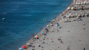 Okullar açıldı, sahiller yabancı turistlere kaldı