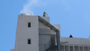 Otel bacasında yangın büyümeden söndürüldü
