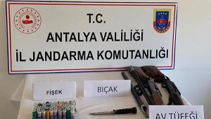 Otomobilden ruhsatsız av tüfekleri ele geçirildi