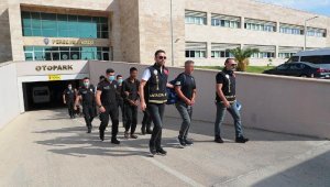 Polisten 'aranan' operasyonu: 63 gözaltı