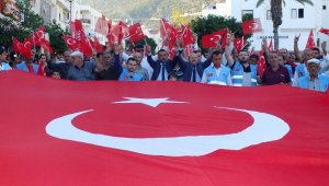 Şehitler için bayrak yürüyüşü