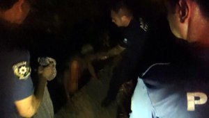 Su kanalında çamura saplandı, itfaiye kurtardı