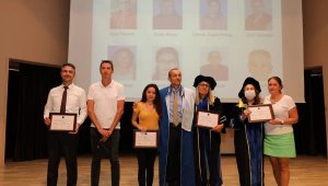 Tazelenme Üniversitesinde duygulandıran ilk mezuniyet