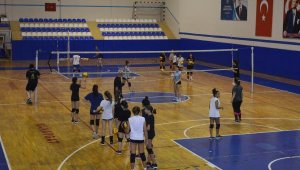 Voleybolun ustaları geleceğin sultanlarını yetiştiriyor