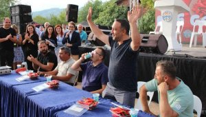 2 dakikada 188 gram acı biber yedi, 1'inci oldu
