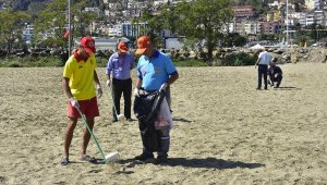 Alanya'da sahil temizliği