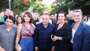 Altın Portakal, pandemi arasından sonra kortejle başladı