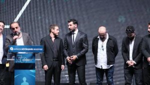Altın Portakal'da 'Karanlık Gece' En İyi Film oldu; 'Kurak Günler' 9 ödül aldı