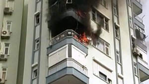 Antalya'da 13 katlı binada yangın
