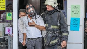 Antalya'da AVM'de yangın; itfaiye eri, solunum cihazı maskesini çalışana verdi