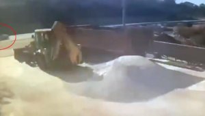 Antalya'da minibüs ile otomobil çarpıştı; dede- torun öldü, 4 yaralı