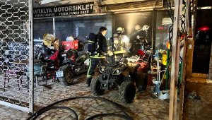 Antalya'da motosiklet dükkanında çıkan yangın maddi hasara yol açtı