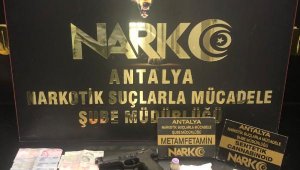 Antalya'da uyuşturucu operasyonu; 9 kilo esrar, 3 kilo metamfetamin ele geçirildi