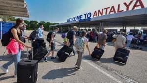 Antalya'ya hava yoluyla gelen turist sayısı 12 milyonu aştı