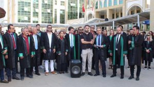 Bıçaklı saldırıya uğrayan avukattan şüphelinin serbest bırakılmasına tepki