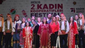 Festivale 'kına gecesi'yle veda