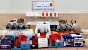 Kaçak sigara dolum imalathanesine baskın