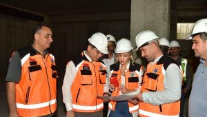 Kepez'deki Antalya Kütüphanesi yükseliyor
