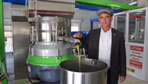 Kumluca'da zeytinler yağa dönüşüyor