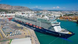 Lüks yolcu gemisi Mein Schiff 6 Antalya'da