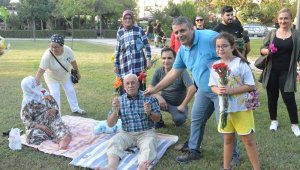 Manavgat Devlet Hastanesi'nden yaşlılara çiçek