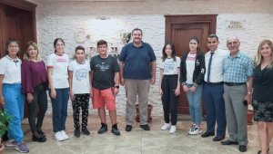 Öğrencilerden İspanya dönüşü kaymakama ziyaret