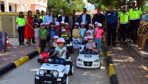 Öğrencilere akülü arabayla trafik eğitimi